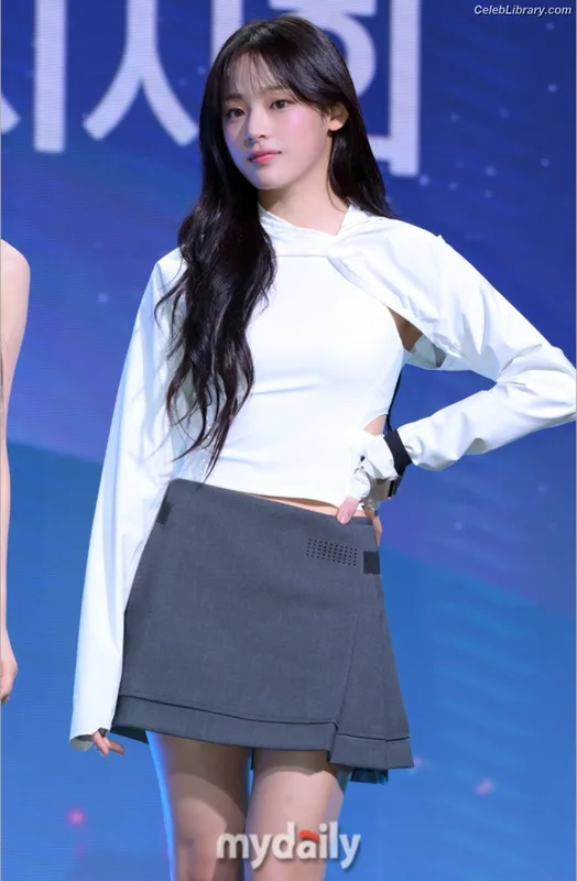 Minji (NewJeans) photo 5 of 1154