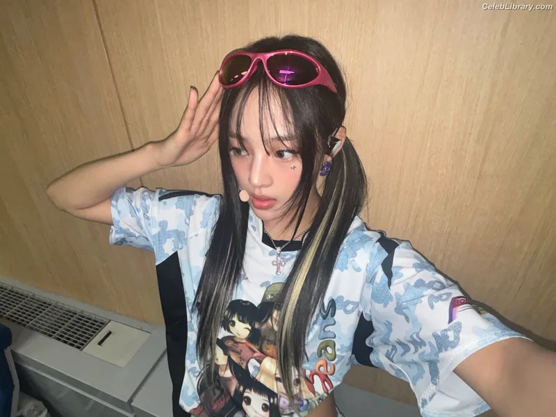 Minji (NewJeans) photo 8 of 1154