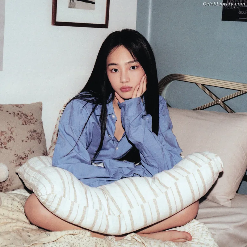 Minji (NewJeans) photo 17 of 1154