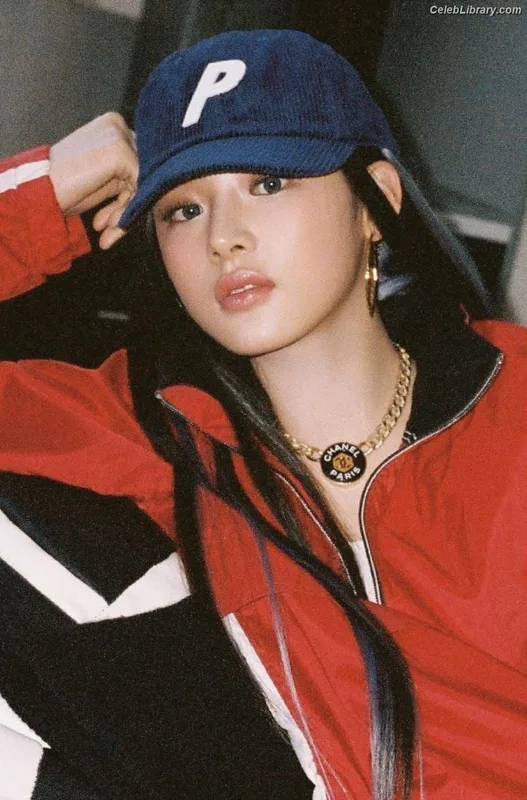 Minji (NewJeans) photo 18 of 1154