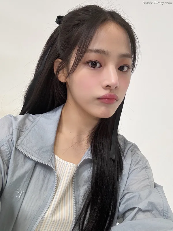 Minji (NewJeans) photo 1 of 1154