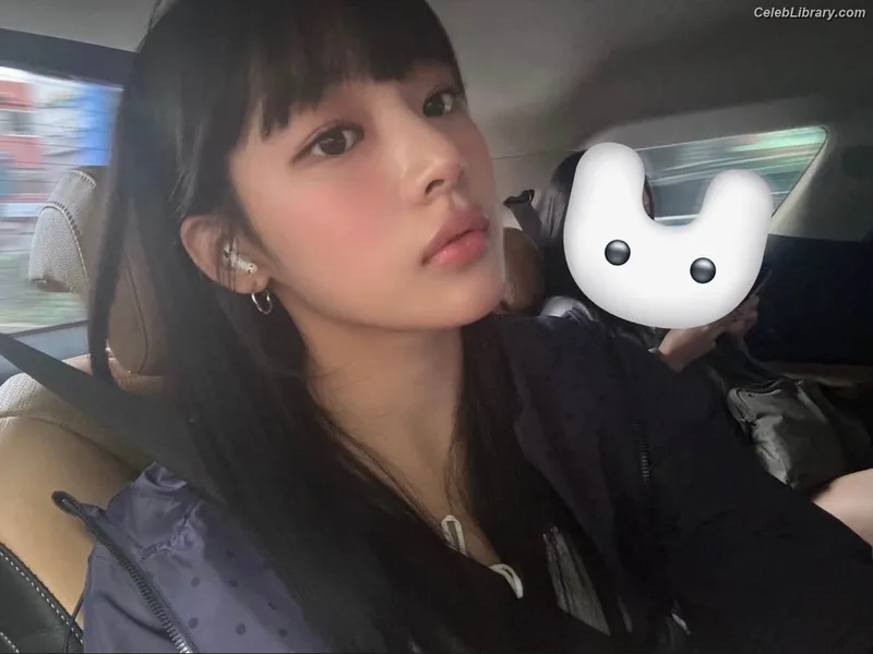 Minji (NewJeans) photo 12 of 1154