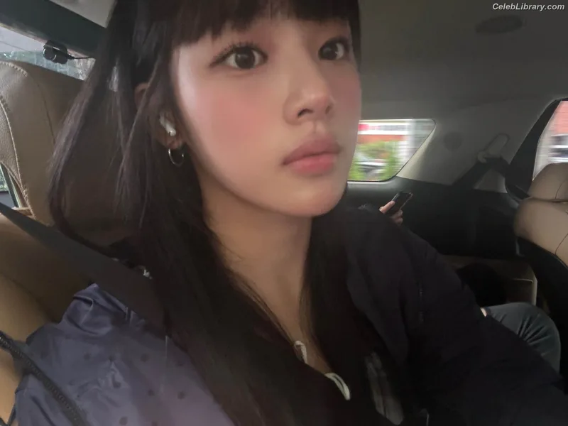 Minji (NewJeans) photo 14 of 1154