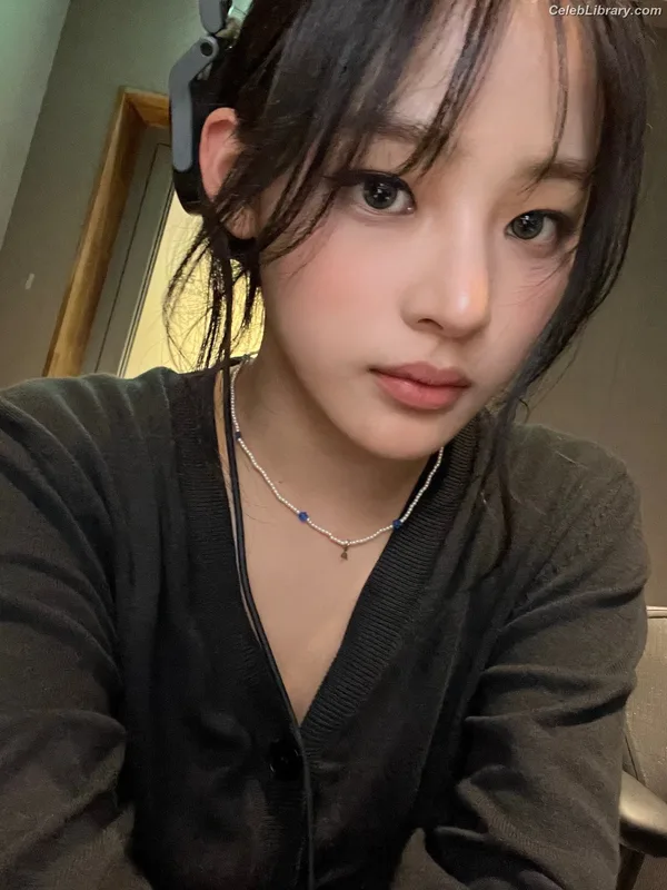 Minji (NewJeans) photo 15 of 1154