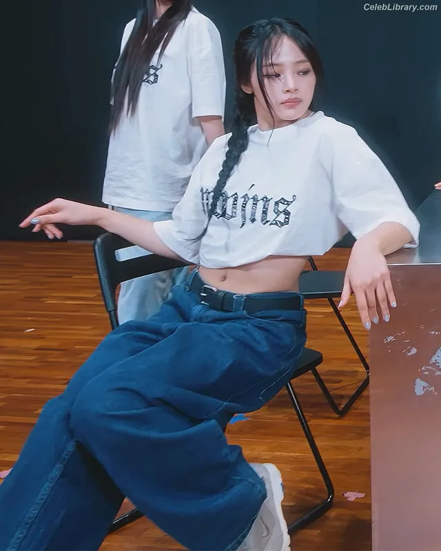 Minji (NewJeans) photo 19 of 1154