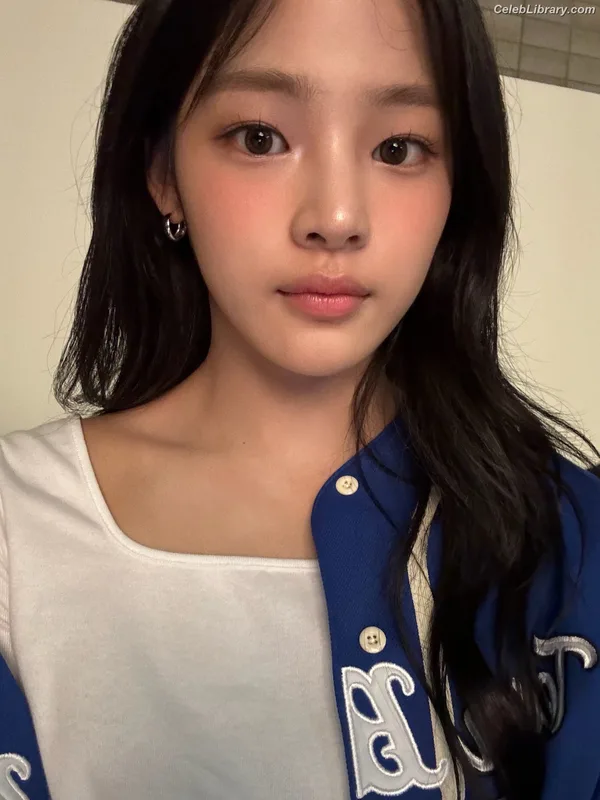 Minji (NewJeans) photo 21 of 1154
