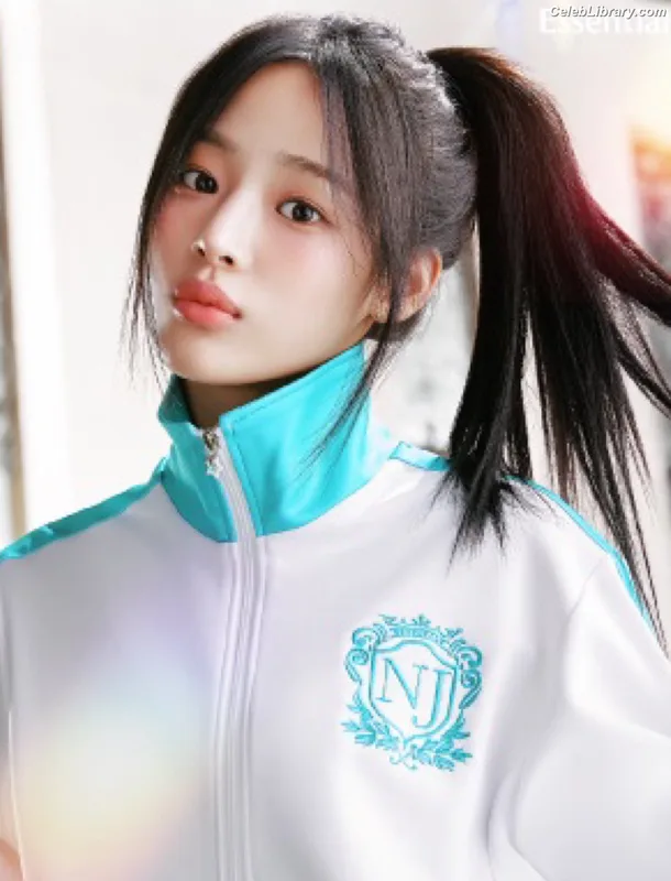 Minji (NewJeans) photo 23 of 1154