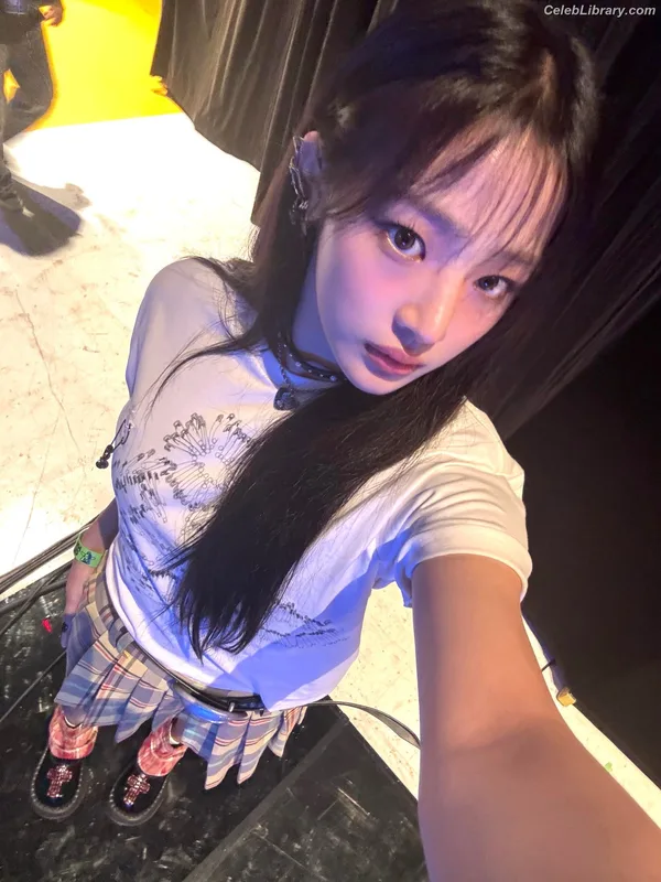 Minji (NewJeans) photo 24 of 1154