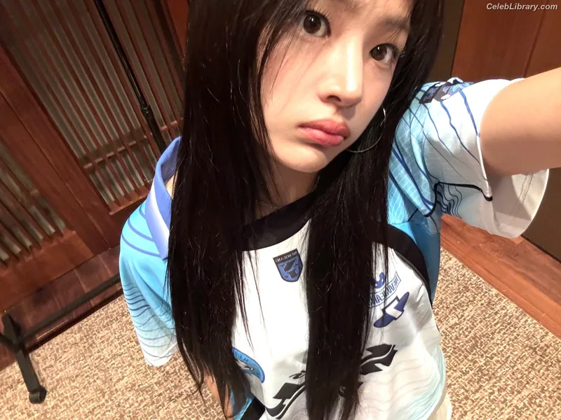 Minji (NewJeans) photo 2 of 1154