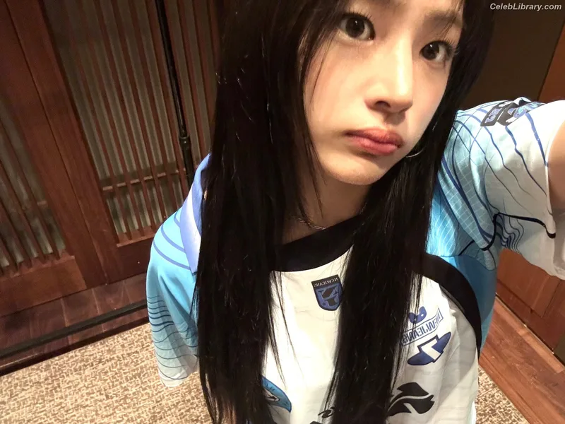 Minji (NewJeans) photo 3 of 1154