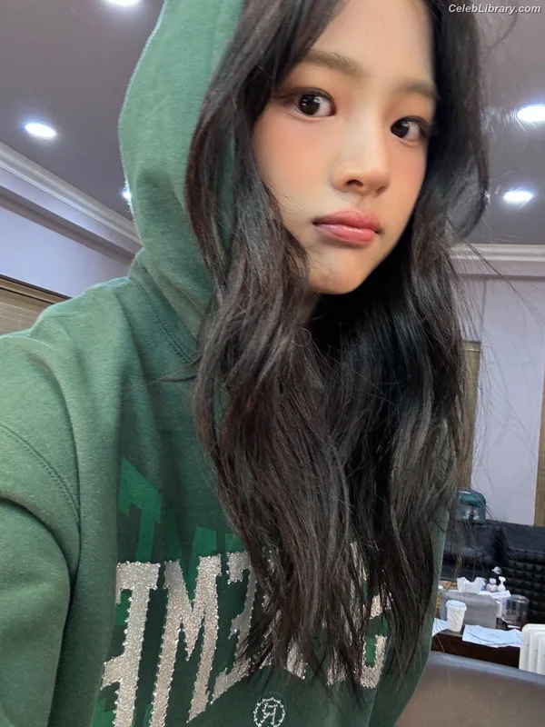 Minji (NewJeans) photo 10 of 1154