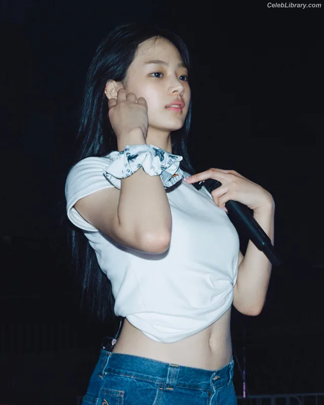 Minji (NewJeans) photo 11 of 1154