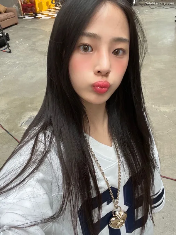 Minji (NewJeans) photo 13 of 1154