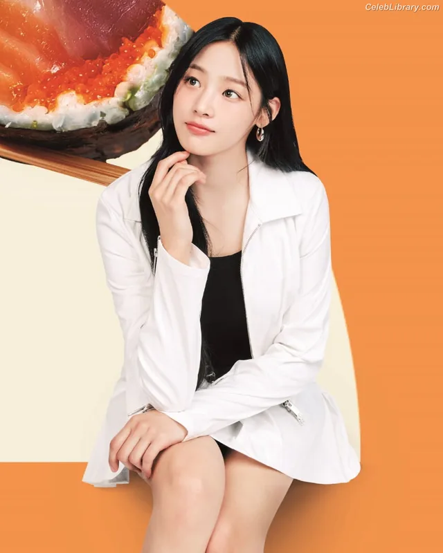 Minji (NewJeans) photo 16 of 1154