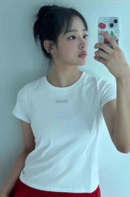Minji (NewJeans) photo 23 of 1154