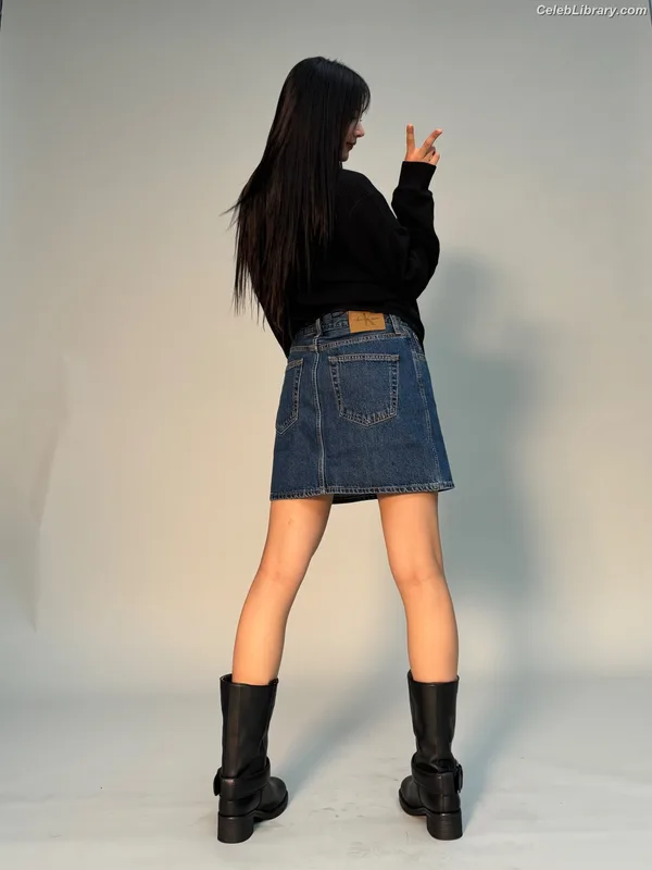 Minji (NewJeans) photo 24 of 1154
