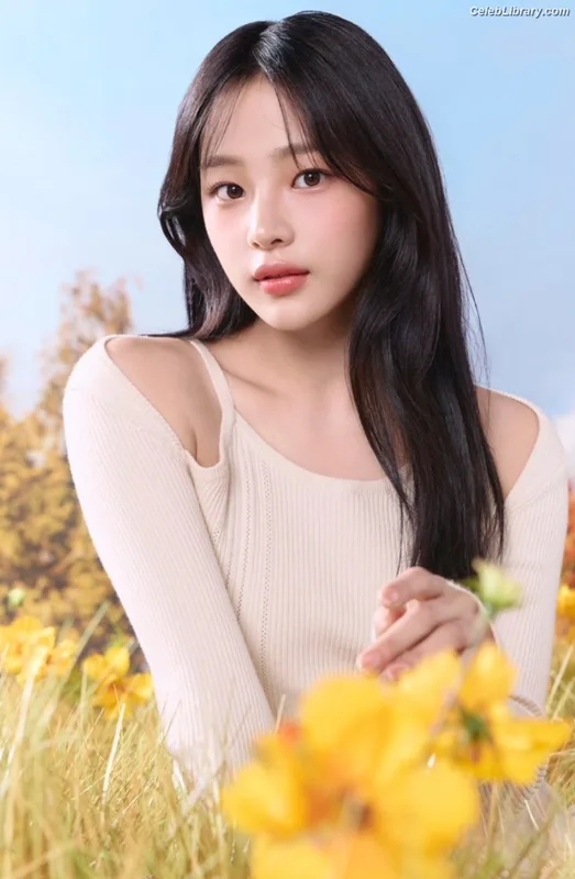 Minji (NewJeans) photo 4 of 1154