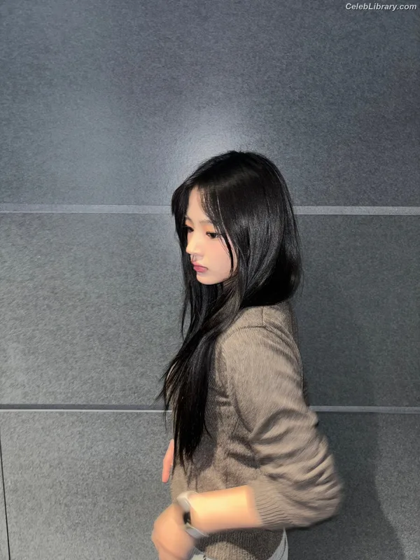 Minji (NewJeans) photo 8 of 1154