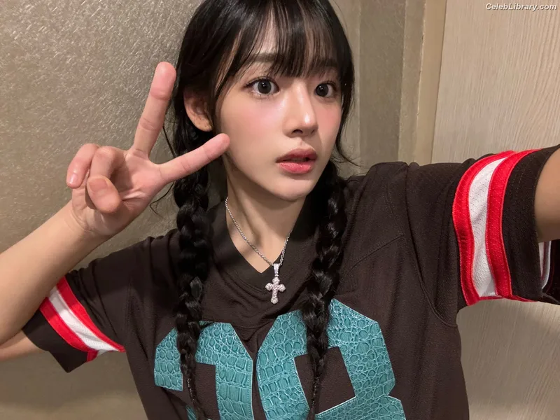 Minji (NewJeans) photo 11 of 1154