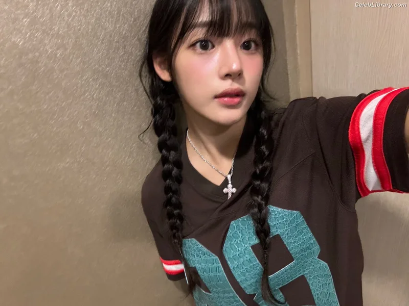 Minji (NewJeans) photo 13 of 1154