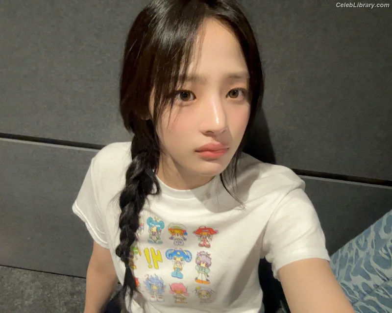 Minji (NewJeans) photo 18 of 1154