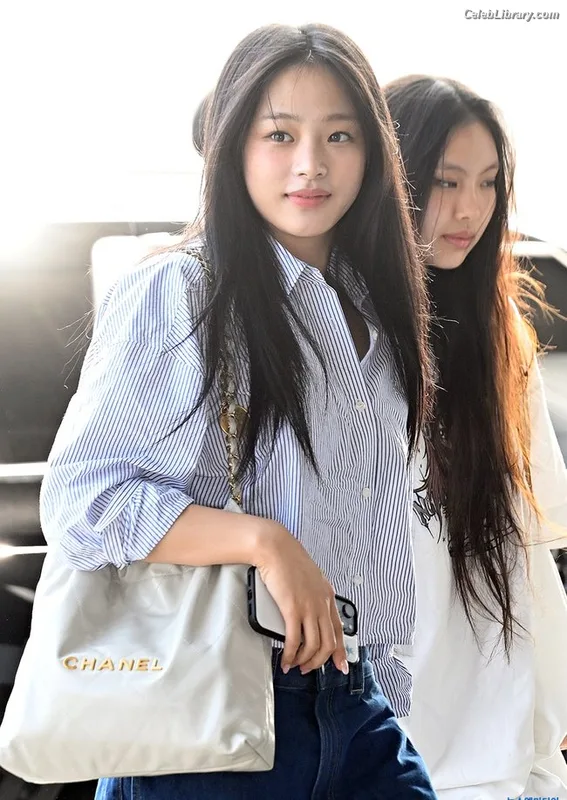 Minji (NewJeans) photo 21 of 1154