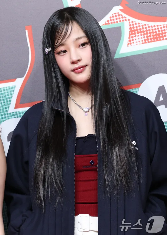 Minji (NewJeans) photo 23 of 1154