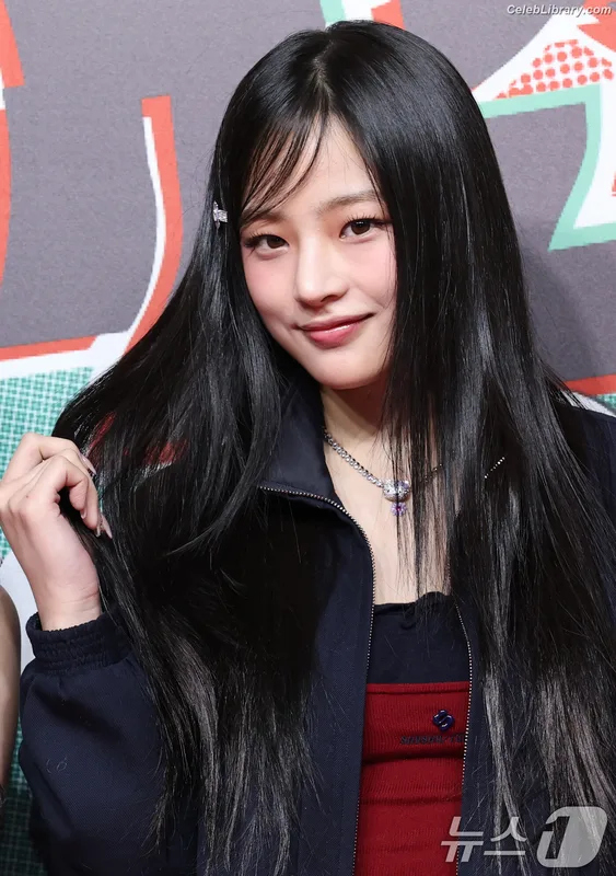 Minji (NewJeans) photo 24 of 1154