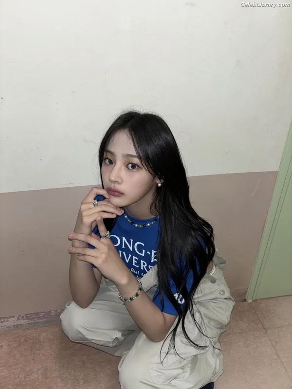 Minji (NewJeans) photo 2 of 1154