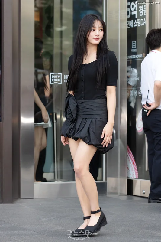 Minji (NewJeans) photo 9 of 1154