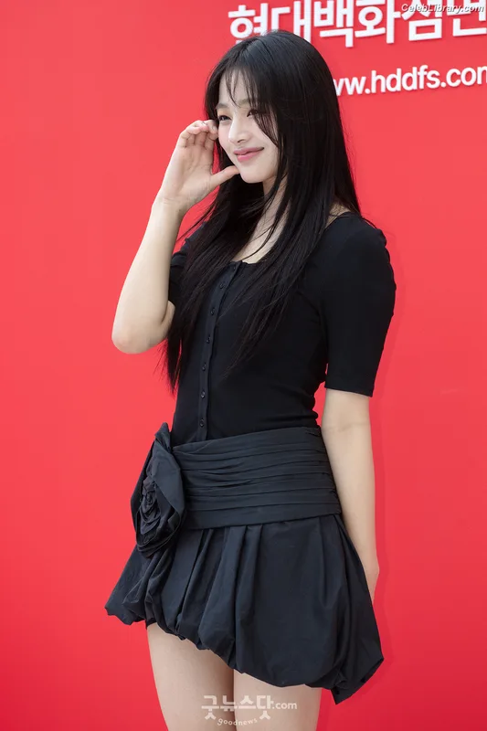Minji (NewJeans) photo 11 of 1154