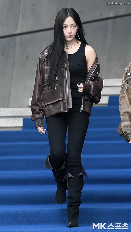 Minji (NewJeans) photo 10 of 1154