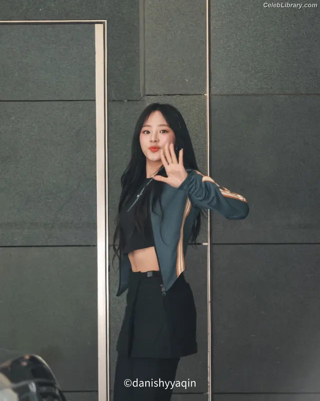 Minji (NewJeans) photo 13 of 1154
