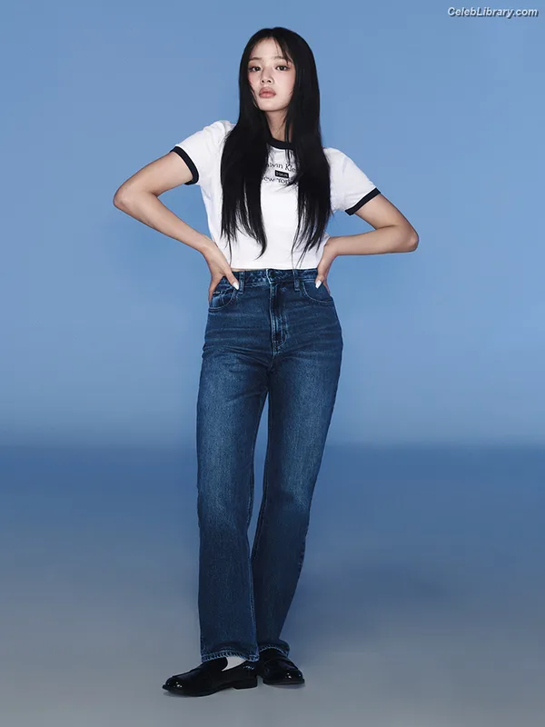 Minji (NewJeans) photo 18 of 1154