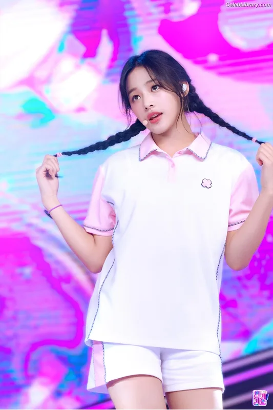 Minji (NewJeans) photo 23 of 1154