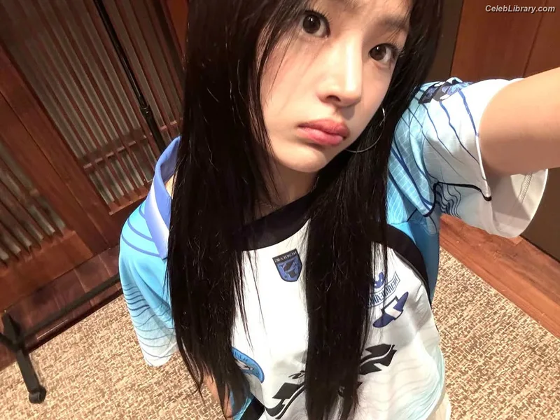 Minji (NewJeans) photo 11 of 1154