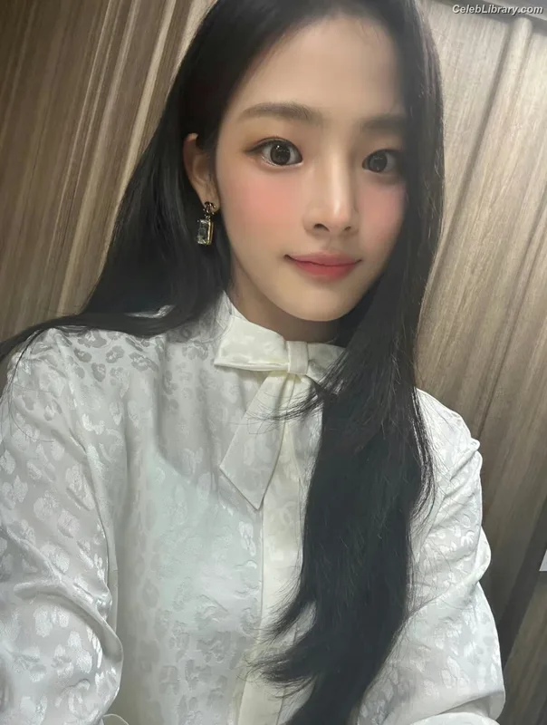 Minji (NewJeans) photo 13 of 1154