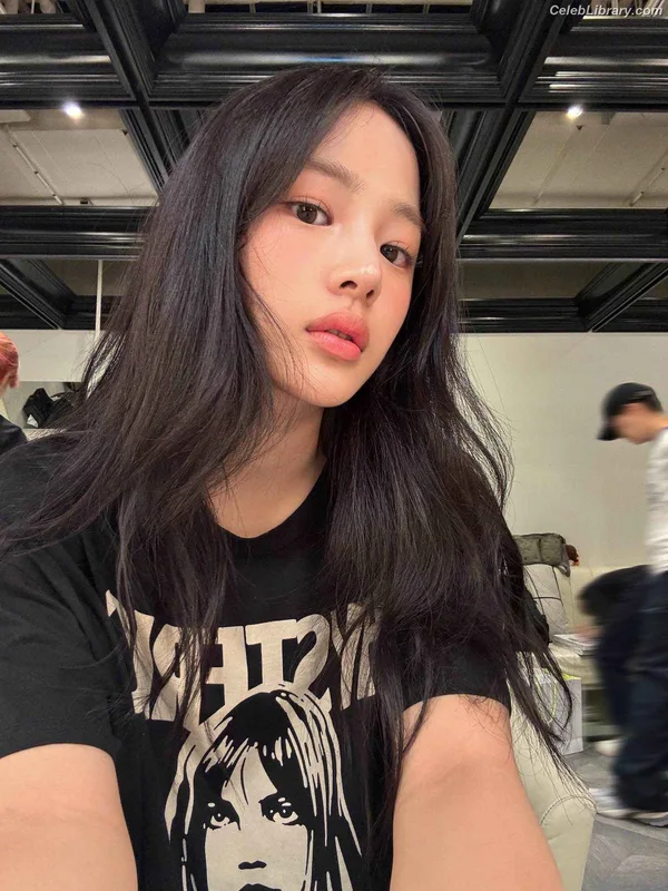 Minji (NewJeans) photo 20 of 1154