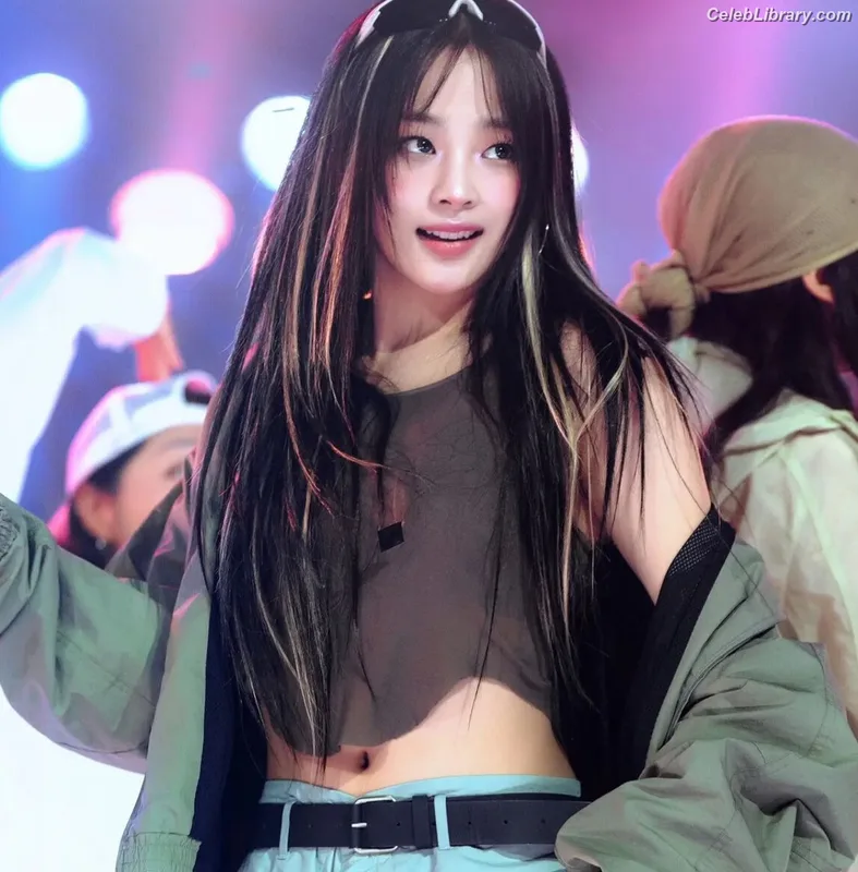 Minji (NewJeans) photo 21 of 1154