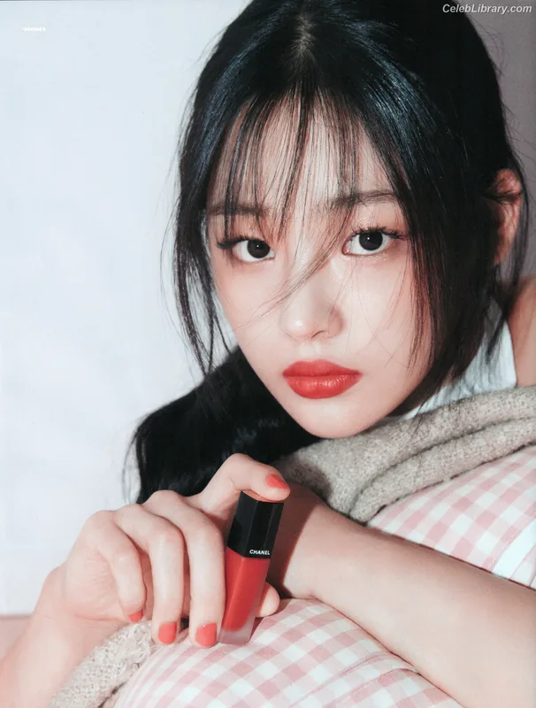 Minji (NewJeans) photo 21 of 1154