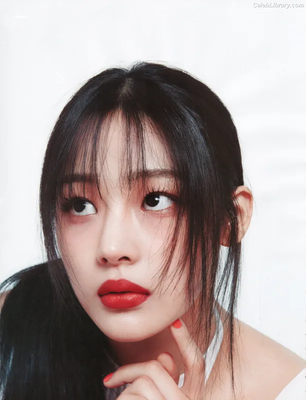 Minji (NewJeans) photo 22 of 1154