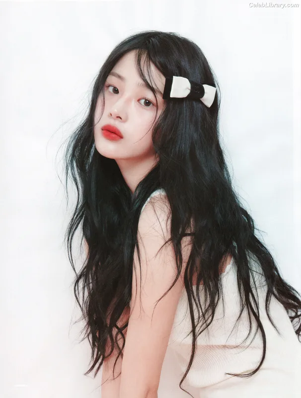 Minji (NewJeans) photo 24 of 1154
