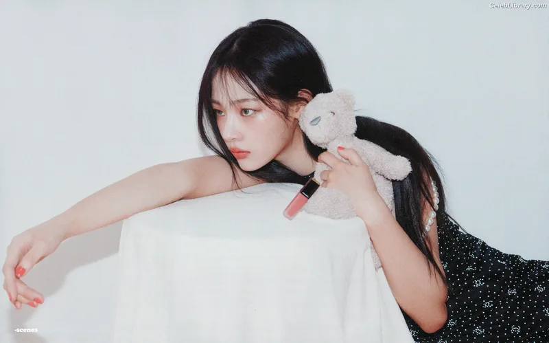 Minji (NewJeans) photo 3 of 1154