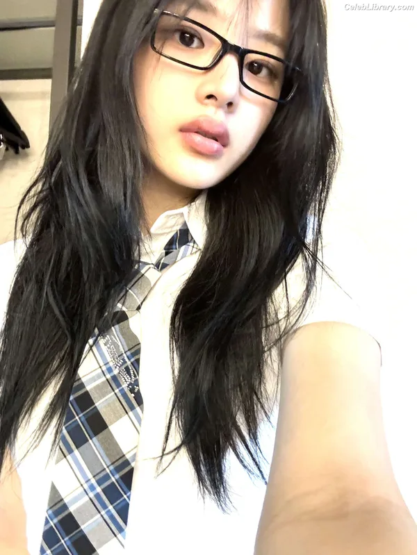 Minji (NewJeans) photo 12 of 1154
