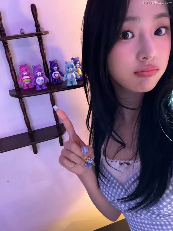 Minji (NewJeans) photo 13 of 1154