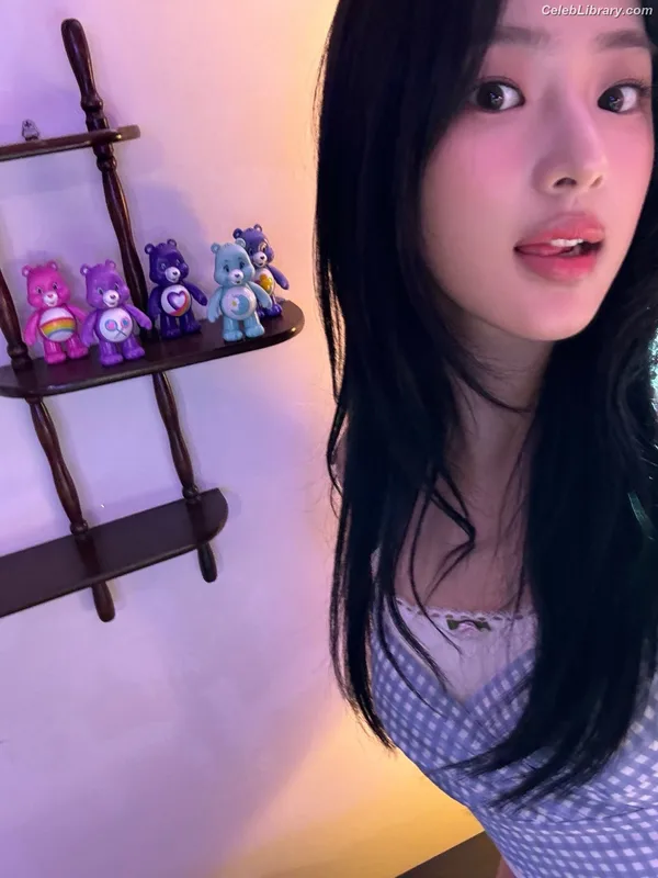 Minji (NewJeans) photo 14 of 1154