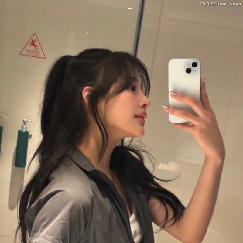 Minji (NewJeans) photo 16 of 1154