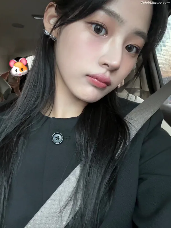 Minji (NewJeans) photo 22 of 1154