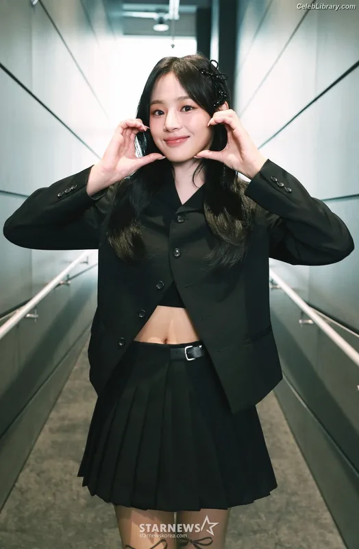 Minji (NewJeans) photo 24 of 1154