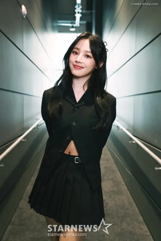 Minji (NewJeans) photo 1 of 1154
